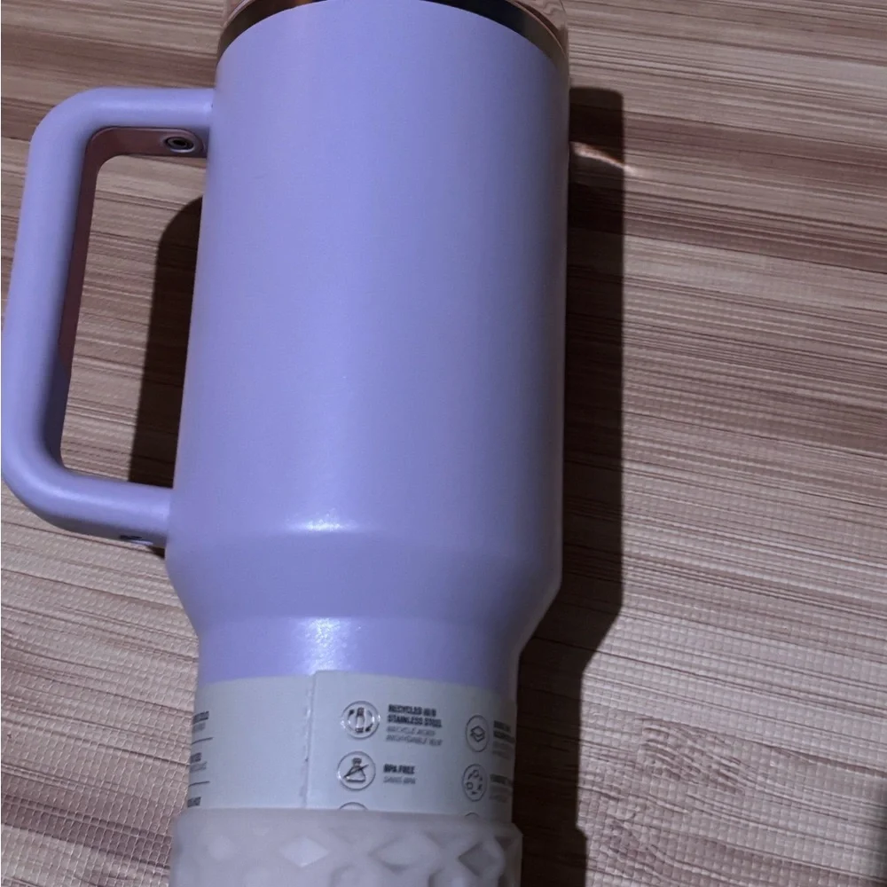 Stanley orchid glimmer 40oz. - Picture 2 of 3